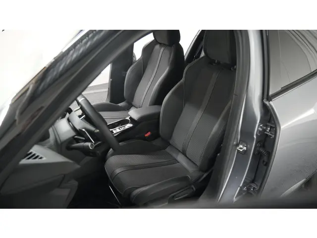 Peugeot 2008 PureTech 130 EAT8 GT 2024 Benzine 33