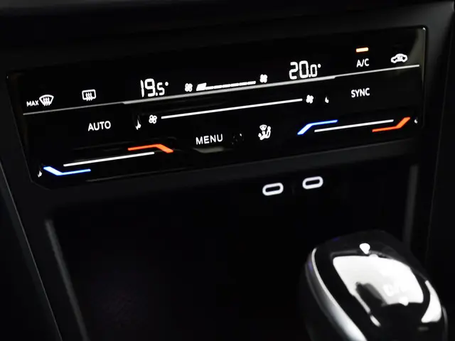 Volkswagen Polo 1.0 TSI 95pk DSG R-Line 2024 Benzine 31