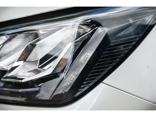 Peugeot e-2008 EV Allure Pack 50 kWh 2021 Elektrisch 18