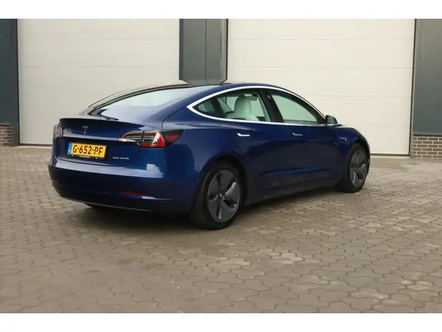 Tesla Model 3 2