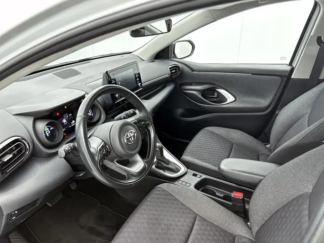 Toyota Yaris 1.5 Hybrid Dynamic 2021 Hybride Benzine 12