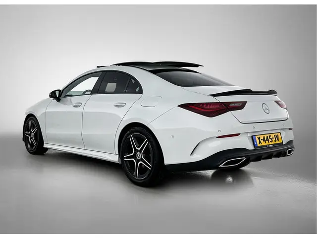Mercedes-Benz CLA 180 AMG Line 2023 Hybride Benzine 17