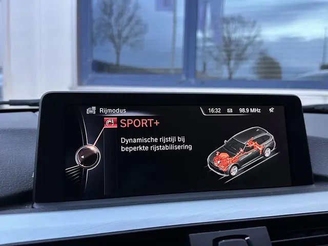 BMW 3 Serie Touring 320i High Executive 2015 Benzine 21