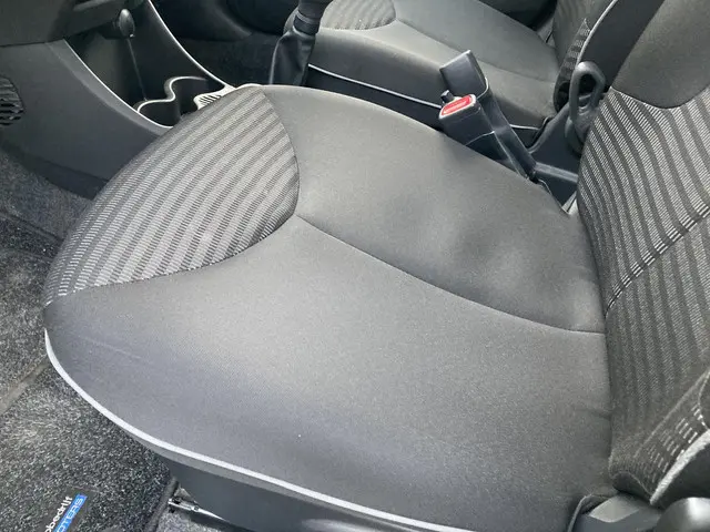 Peugeot 107 1.0 Active 2013 Benzine 12