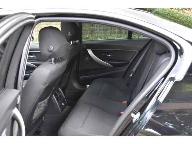 BMW 3 Serie 320i Corporate Lease Executive 2017 Benzine 8