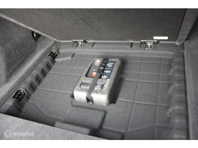 BMW 3 Serie Touring 318i 2.0 Sportstoelen 2021 Benzine 33