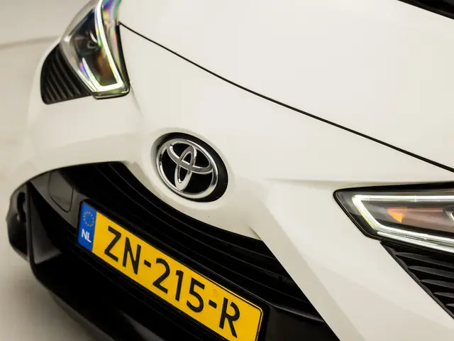 Toyota Aygo 1.0 VVT-i x-play 2019 Benzine 26