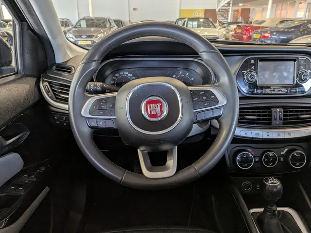 Fiat Tipo 1.4 16V Lounge 2016 Benzine 9