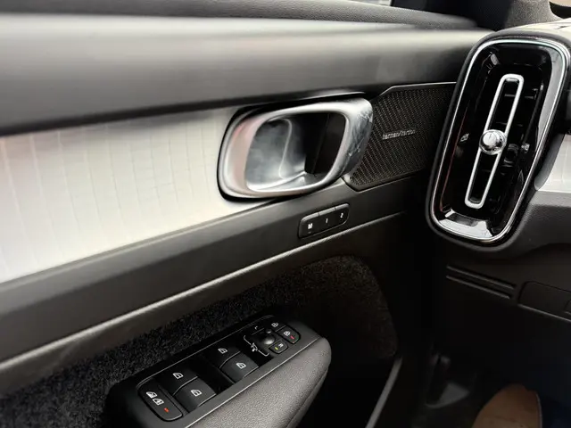 Volvo XC40 2.0 B4 Plus Dark 2025 Benzine 17