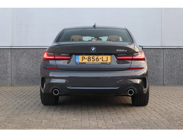 BMW 3 Serie 320e M-Sport 2022 Hybride Benzine 8