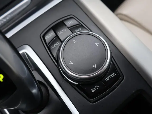 BMW X5 xDrive40e High Executive 2015 Hybride Benzine 56