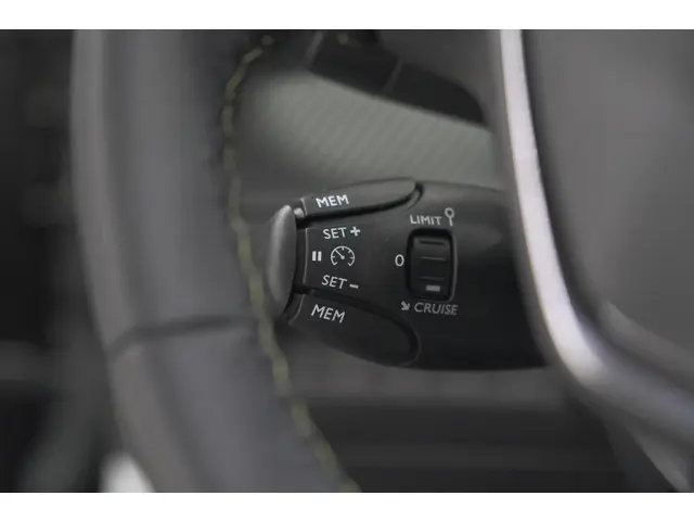 Peugeot e-2008 EV GT 50 kWh 2025 Elektrisch 38