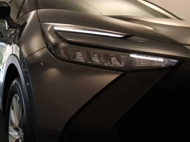 Toyota C-HR 1.8 Hybrid 140 Active 2024 Hybride Benzine 35