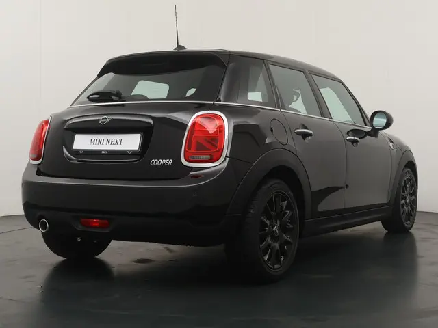 MINI 5-Deurs Cooper 2019 Benzine 9
