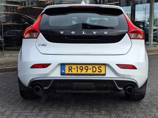 Volvo V40 1.6 T4 R-Design Automaat 2013 Benzine 11