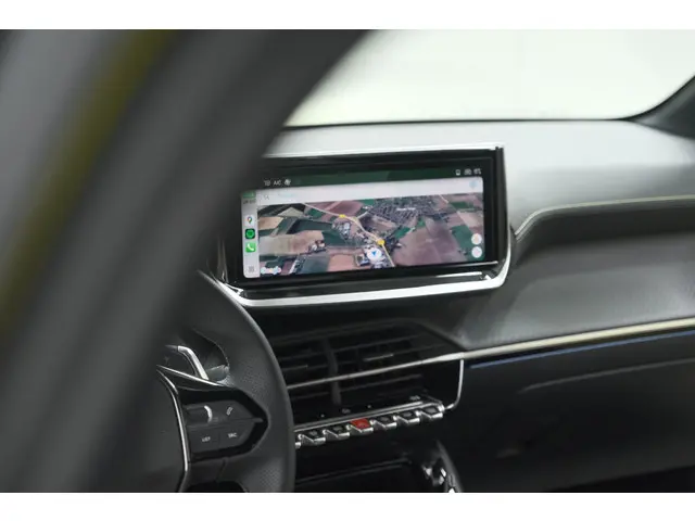 Peugeot 208 Hybrid 136 e-DCS6 GT 2024 Hybride Benzine 57