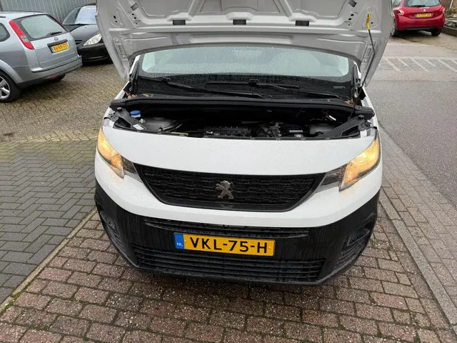 Peugeot Partner 1.2 PureTech Premium 2021 Benzine 12