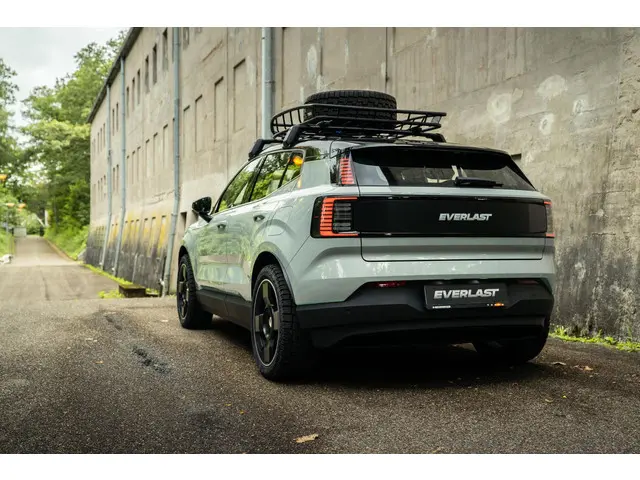 Volvo EX30 Extended Range Plus 2025 Elektrisch 28