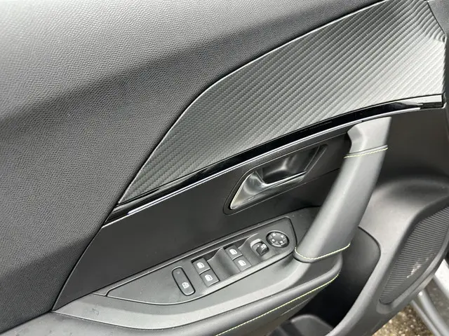 Peugeot 2008 1.2 Hybrid 145 PK GT 2025 Hybride Benzine 15