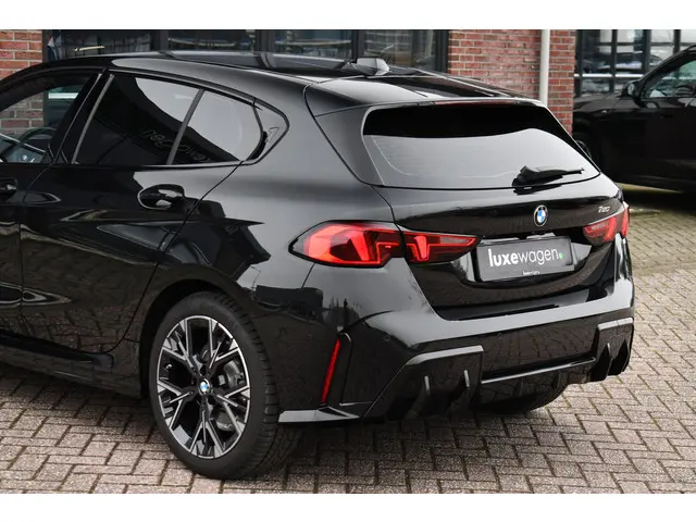 BMW 1 Serie 120 M-Sport 2024 Benzine 54