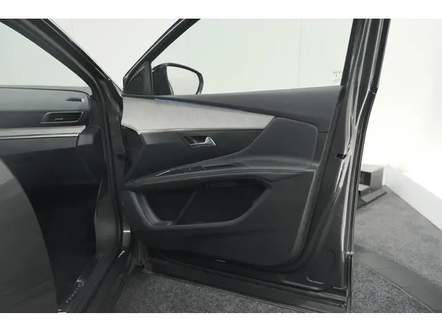 Peugeot 3008 HYbrid4 300 GT 2023 Hybride Benzine 81
