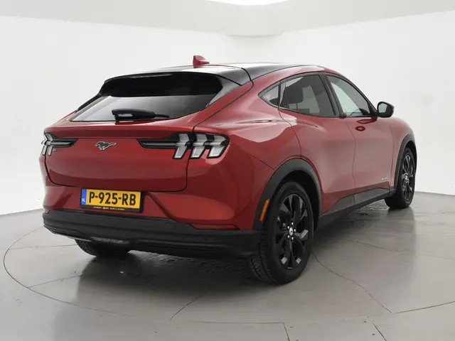 Ford Mustang Mach-E 75kWh LUCID RED 2020 Elektrisch 2