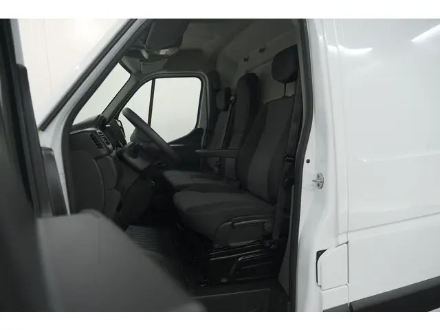 Renault Master T35 2.3 dCi 135 L2H2 Comfort 2022 Diesel 31