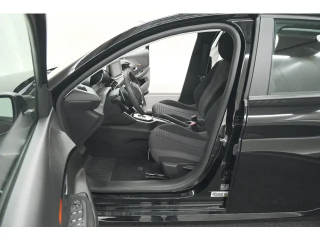 Peugeot 208 PureTech 100 EAT8 Active Pack 2023 Benzine 23