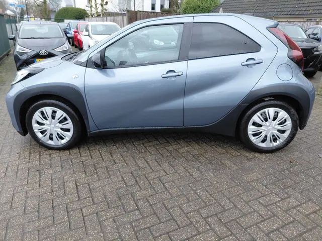 Toyota Aygo X 1.0 VVT-i MT Play 2024 Benzine 2