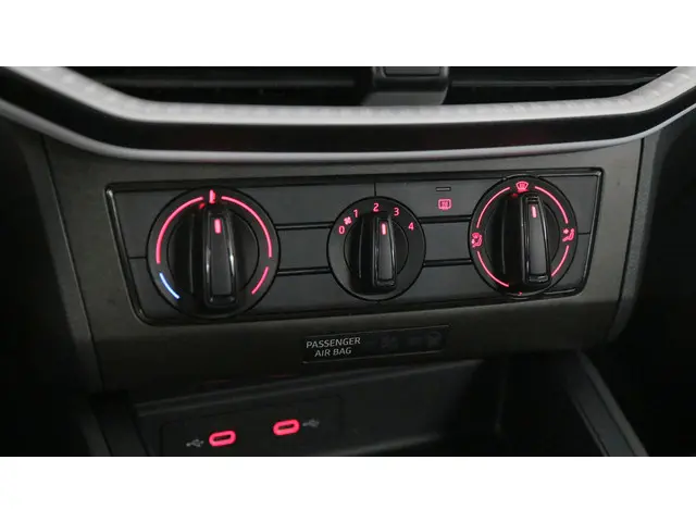 SEAT Ibiza 1.0 MPI 80pk Reference 2023 Benzine 31