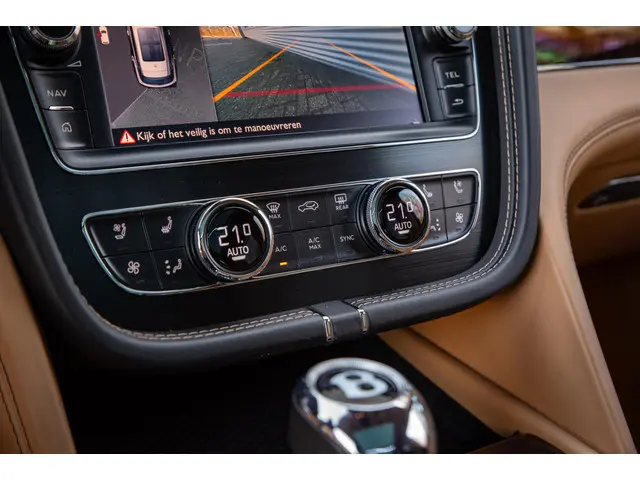 Bentley Bentayga 6.0 W12 black on black 2016 Benzine 17