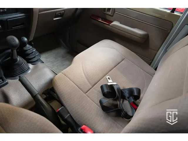 Toyota Land Cruiser GRJ79 Single Cab 2023 2023 Benzine 14