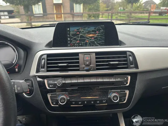 BMW 1 Serie 118i Executive 2017 Benzine 13