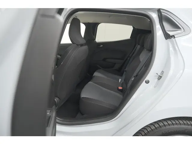 Renault Clio TCe 90 Evolution 2024 Benzine 32