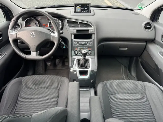 Peugeot 5008 1.2 PureTech Style 7p. 2016 Benzine 19