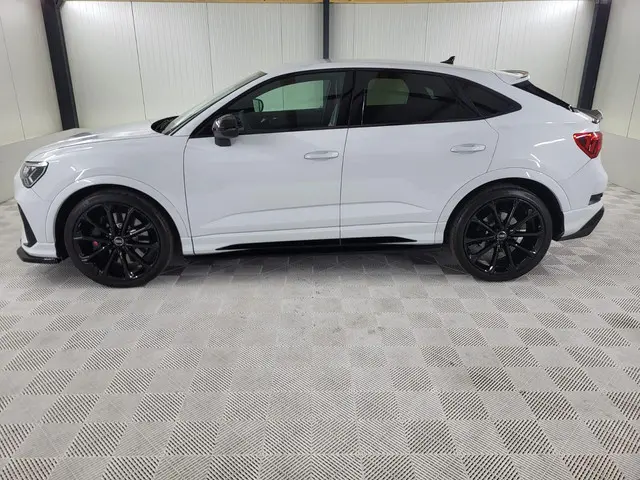 Audi RSQ3 3