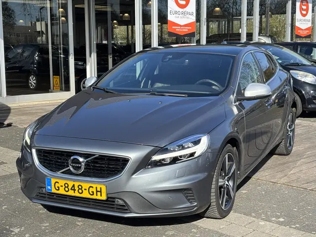 Volvo V40 1.5 T3 R-Design 2019 Benzine 6