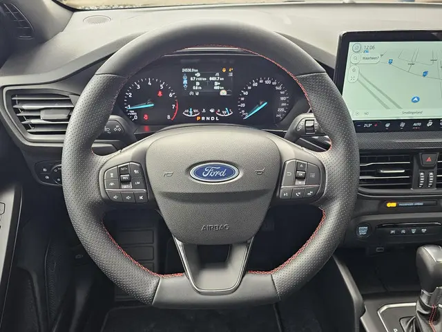 Ford Focus 1.0 EcoBoost Hybrid ST Line 2024 Benzine 19