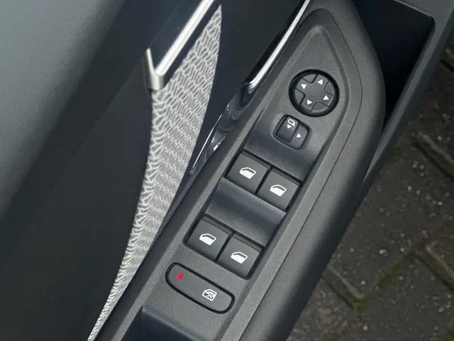 Citroën C4 1.2 Puretech 130pk Feel Pack 2024 Benzine 23