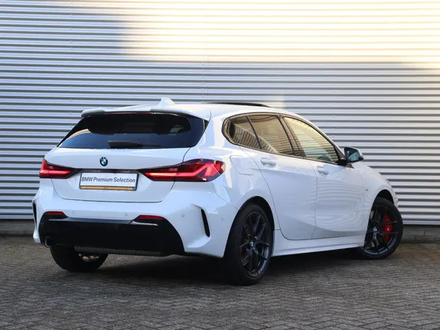 BMW 1 Serie 5-deurs 118i 2024 Benzine 2
