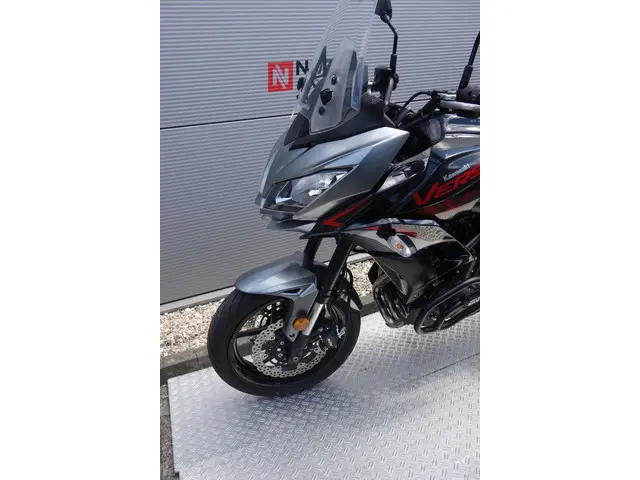 Kawasaki Versys 650 ABS 2022 Benzine 19