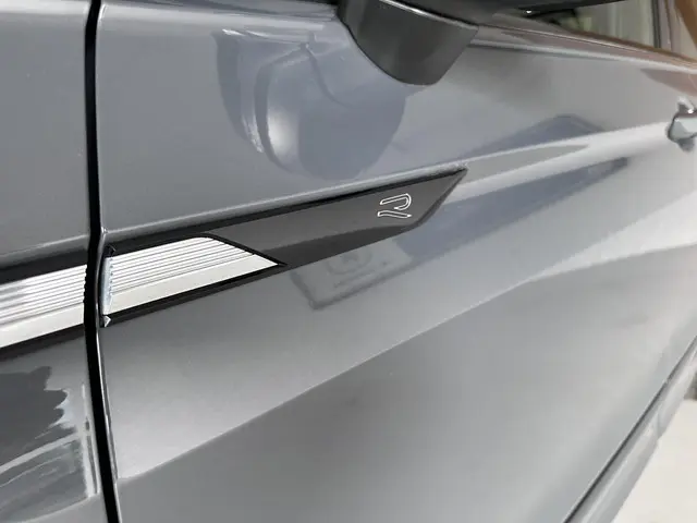 Volkswagen Tiguan 1.5 TSI R-Line Business+ 2021 Benzine 11