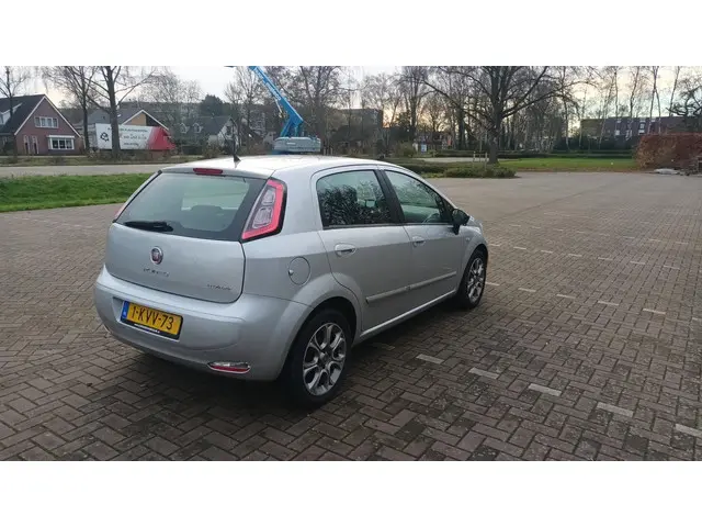Fiat Punto Evo 0.9 TwinAir Clima / Nieuwe apk 2013 Benzine 6