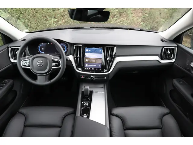 Volvo V60 Cross Country 2.0 B5 AWD Plus 2023 Benzine 4