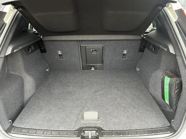 Volvo XC40 Recharge Core 70 kWh 2023 Elektrisch 8