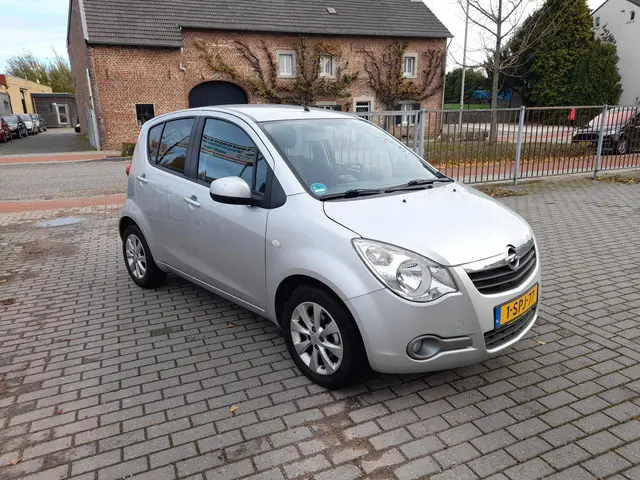 Opel Agila 1.0 Berlin 2013 Benzine 12