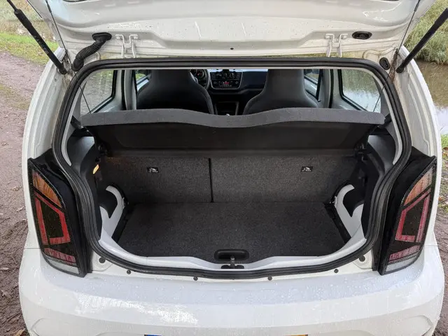 Volkswagen up! 1.0 5 Deurs Lichtmetaal Airco 2022 Benzine 7