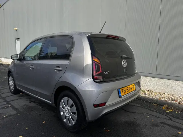 Volkswagen up! 1.0 BMT move up! 2018 Benzine 7