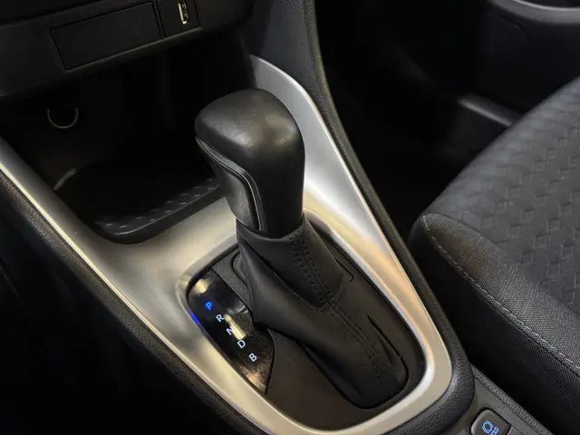 Toyota Yaris 1.5 Hybrid Dynamic 2020 Hybride Benzine 18