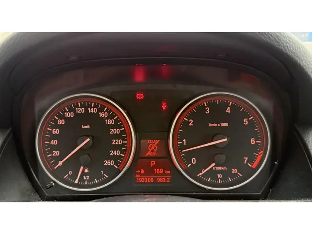 BMW X1 sDrive20i Executive 2015 Benzine 13